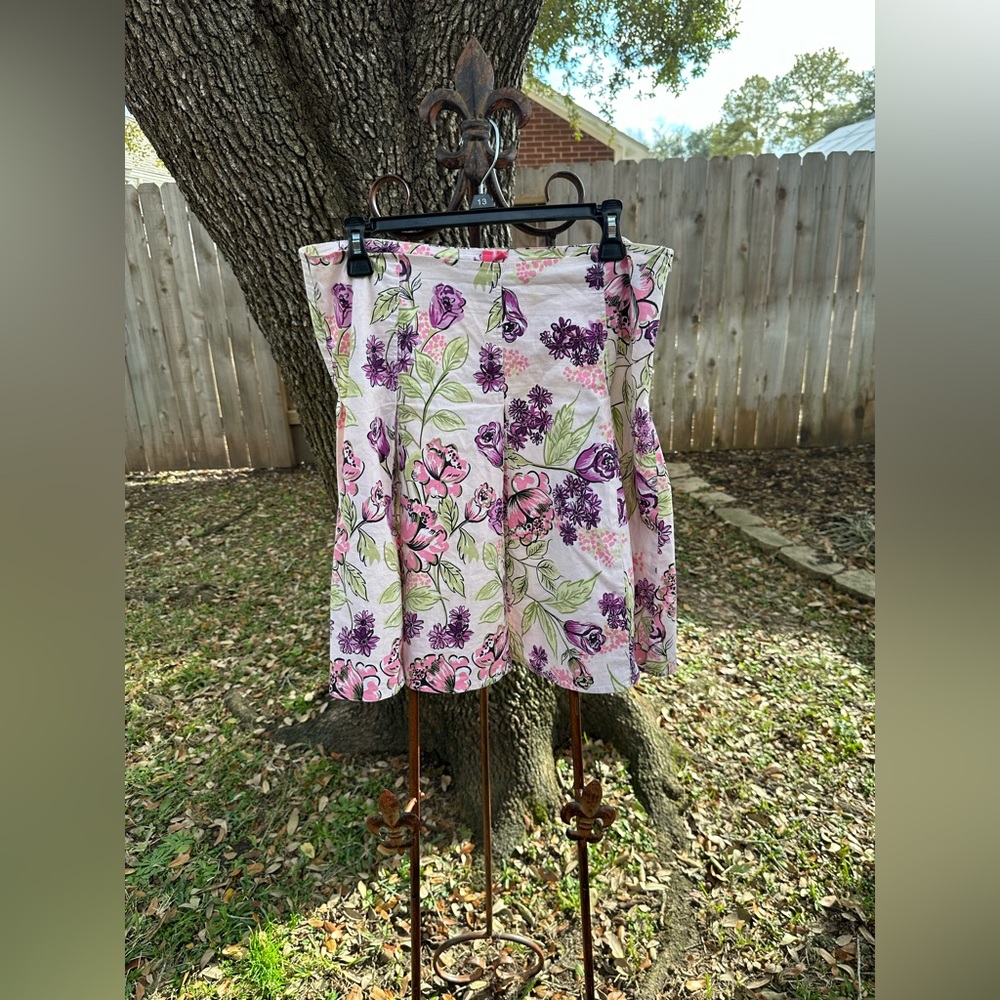 White-purple floral skirt with side zipper